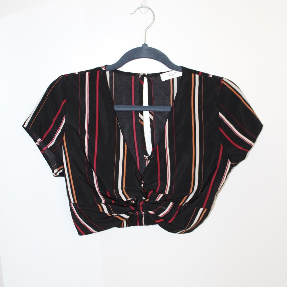 BLACK STRIPED TWO-PIECE SET WITH KNOTTED CROPPED TOP & LOOSE SHORTS SIZE X-SMALL